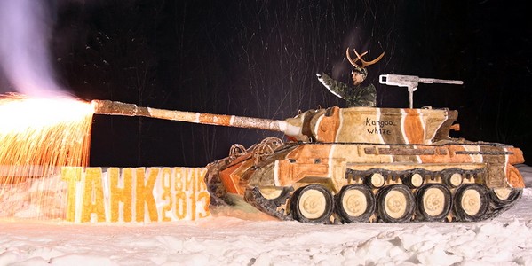 Танковый косплей из снега от игроков в World of Tanks